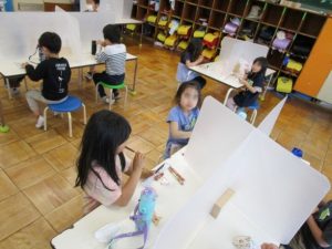 学童室 おやつの時間の様子